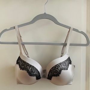 Victoria’s Secret seamless lace push-up bra 32D